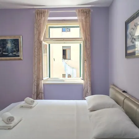 Stella Maris, In The Center سبليت