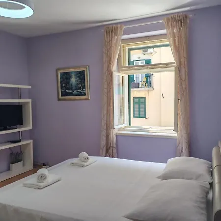 Stella Maris, In The Center شقة سبليت